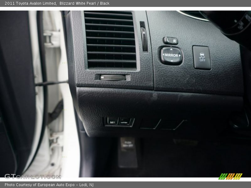 Blizzard White Pearl / Black 2011 Toyota Avalon Limited