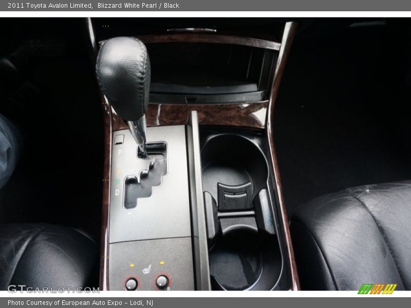 Blizzard White Pearl / Black 2011 Toyota Avalon Limited