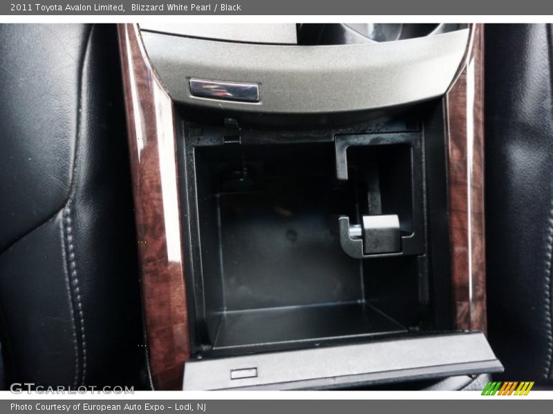 Blizzard White Pearl / Black 2011 Toyota Avalon Limited