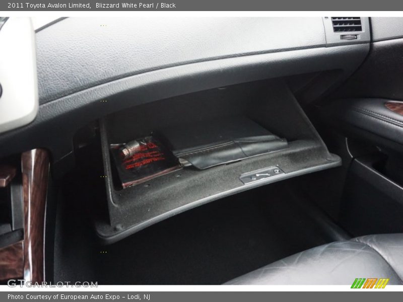 Blizzard White Pearl / Black 2011 Toyota Avalon Limited
