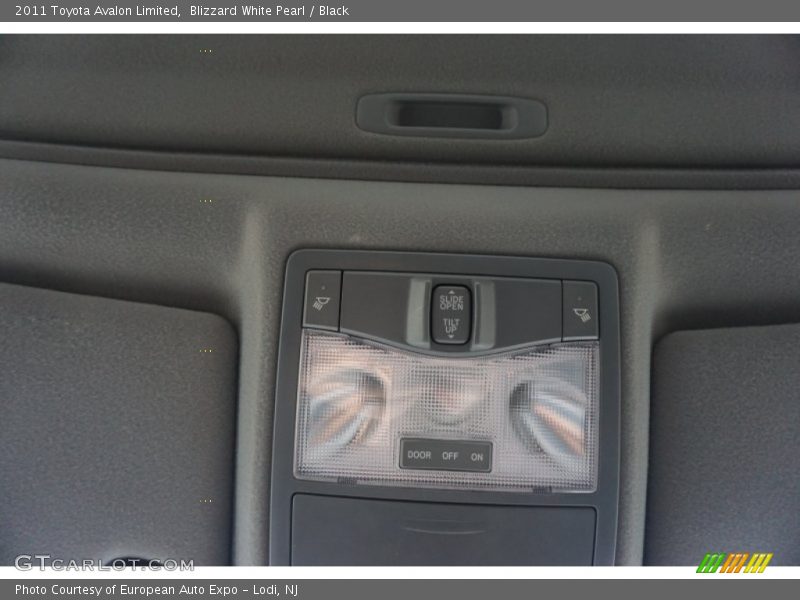Blizzard White Pearl / Black 2011 Toyota Avalon Limited