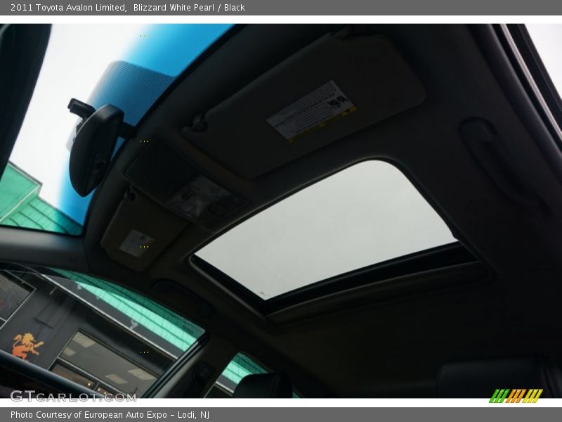Blizzard White Pearl / Black 2011 Toyota Avalon Limited