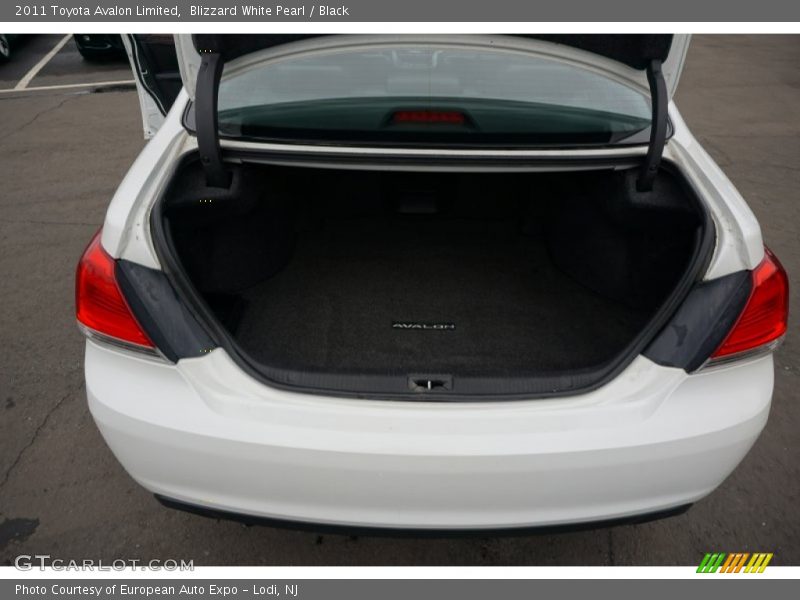 Blizzard White Pearl / Black 2011 Toyota Avalon Limited