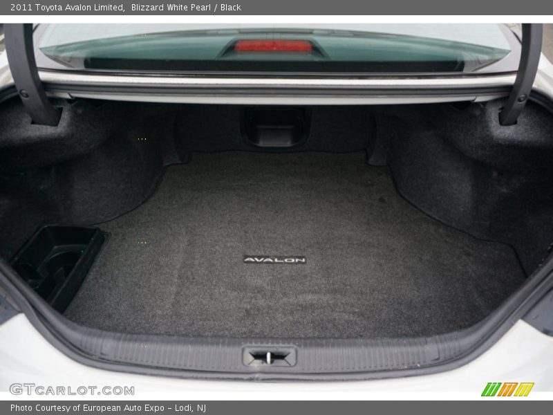 Blizzard White Pearl / Black 2011 Toyota Avalon Limited