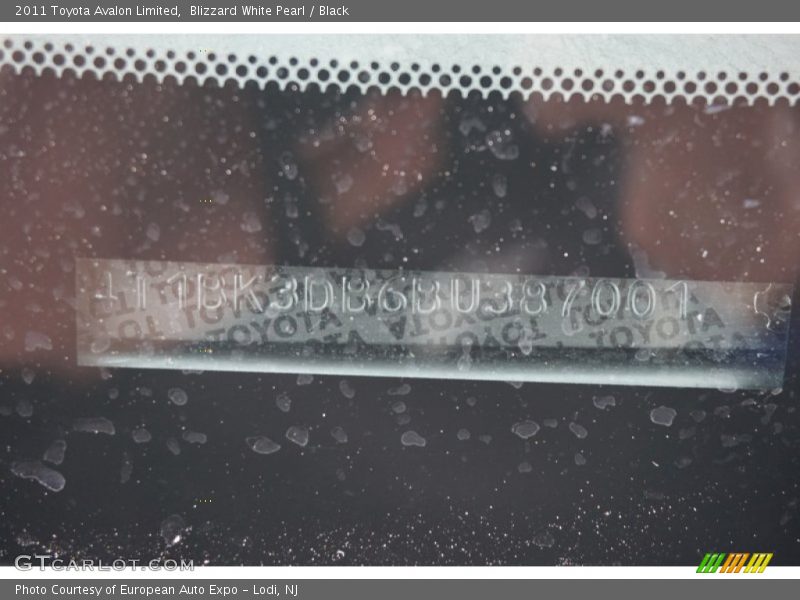 Blizzard White Pearl / Black 2011 Toyota Avalon Limited