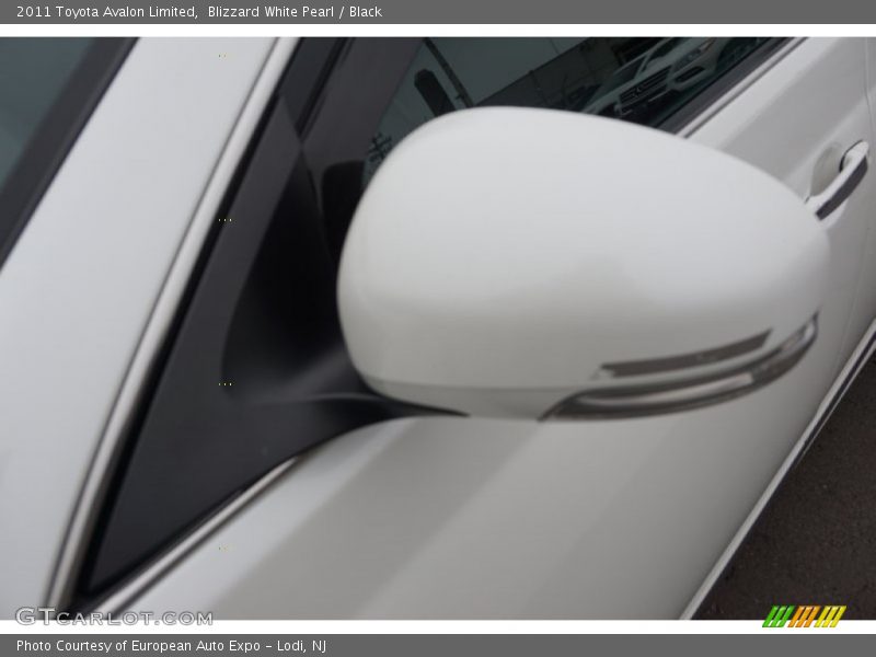 Blizzard White Pearl / Black 2011 Toyota Avalon Limited