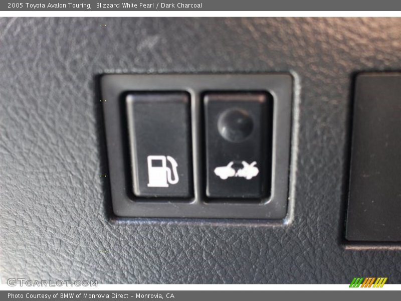 Blizzard White Pearl / Dark Charcoal 2005 Toyota Avalon Touring