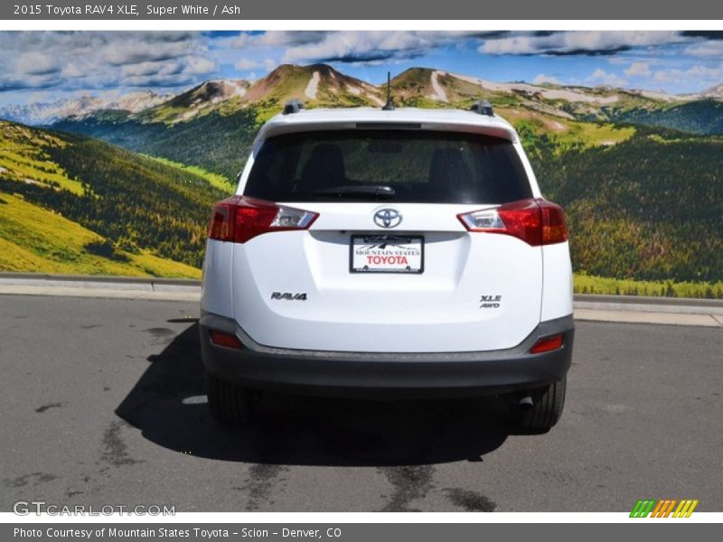 Super White / Ash 2015 Toyota RAV4 XLE