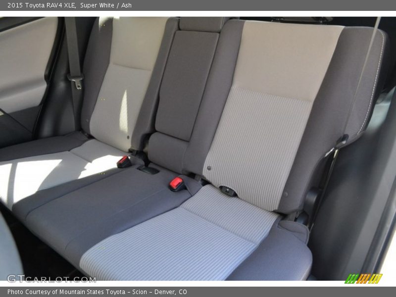 Super White / Ash 2015 Toyota RAV4 XLE