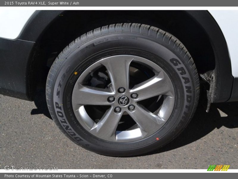 Super White / Ash 2015 Toyota RAV4 XLE