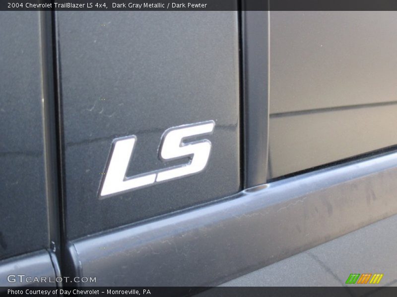 Dark Gray Metallic / Dark Pewter 2004 Chevrolet TrailBlazer LS 4x4