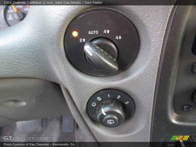 Dark Gray Metallic / Dark Pewter 2004 Chevrolet TrailBlazer LS 4x4