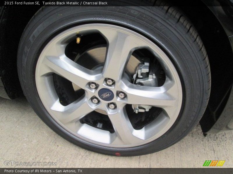 Tuxedo Black Metallic / Charcoal Black 2015 Ford Fusion SE