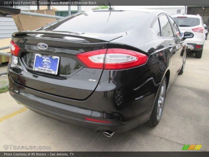 Tuxedo Black Metallic / Charcoal Black 2015 Ford Fusion SE