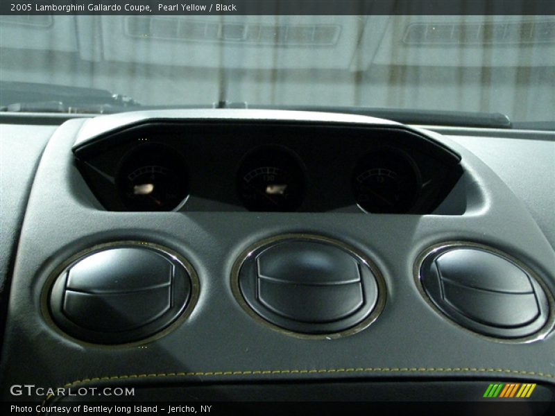 Pearl Yellow / Black 2005 Lamborghini Gallardo Coupe