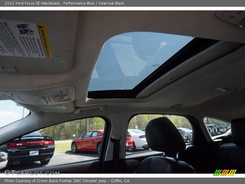 Performance Blue / Charcoal Black 2013 Ford Focus SE Hatchback