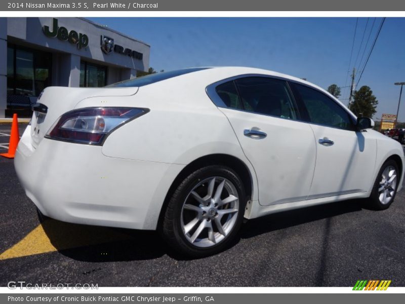 Pearl White / Charcoal 2014 Nissan Maxima 3.5 S