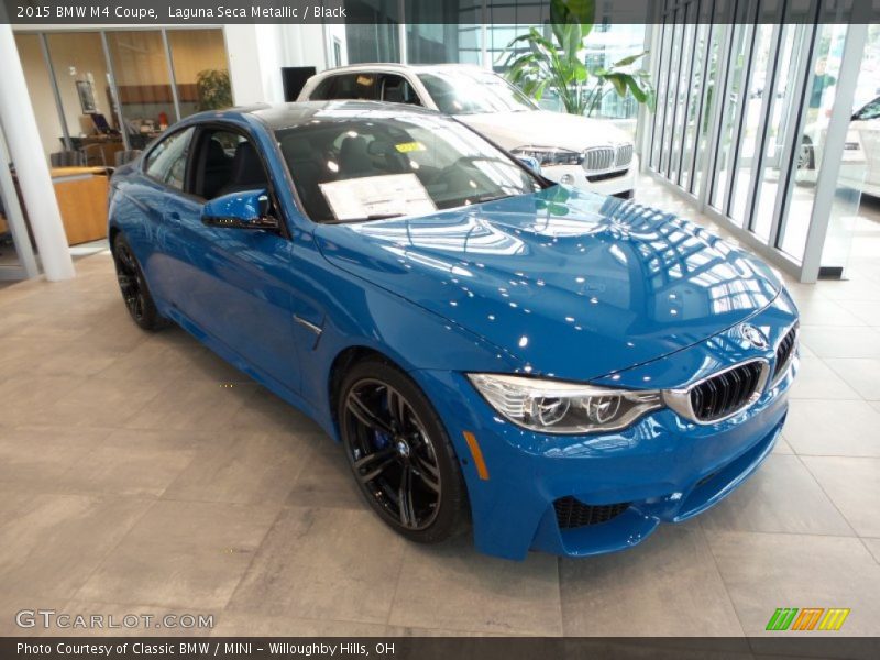 Front 3/4 View of 2015 M4 Coupe
