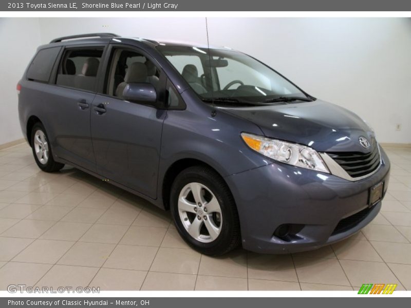 Front 3/4 View of 2013 Sienna LE