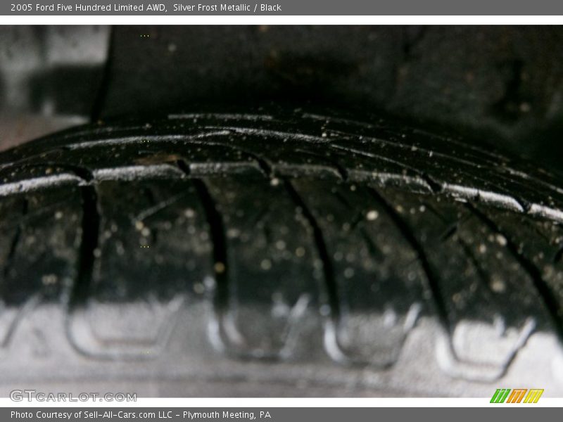Silver Frost Metallic / Black 2005 Ford Five Hundred Limited AWD