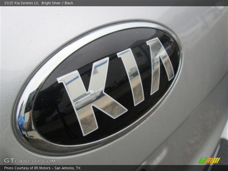 Bright Silver / Black 2015 Kia Sorento LX