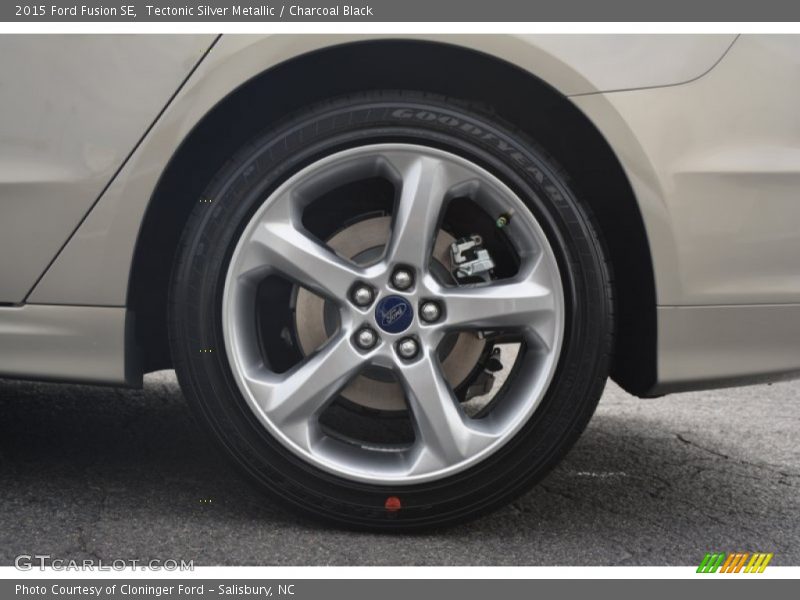 Tectonic Silver Metallic / Charcoal Black 2015 Ford Fusion SE