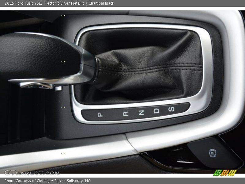 Tectonic Silver Metallic / Charcoal Black 2015 Ford Fusion SE
