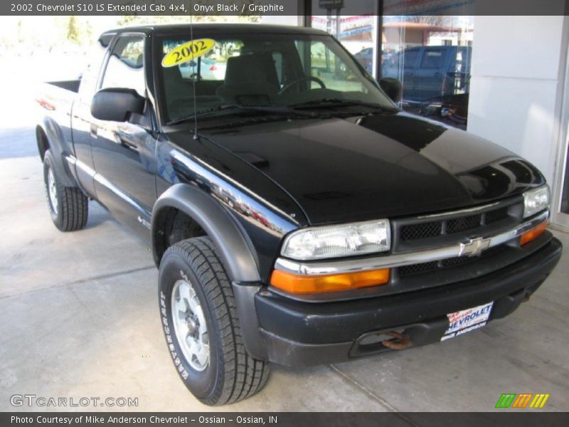 Onyx Black / Graphite 2002 Chevrolet S10 LS Extended Cab 4x4