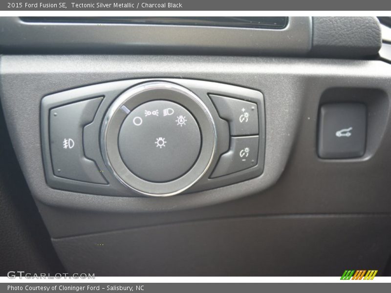 Tectonic Silver Metallic / Charcoal Black 2015 Ford Fusion SE