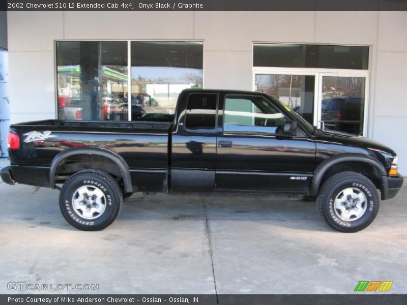 Onyx Black / Graphite 2002 Chevrolet S10 LS Extended Cab 4x4