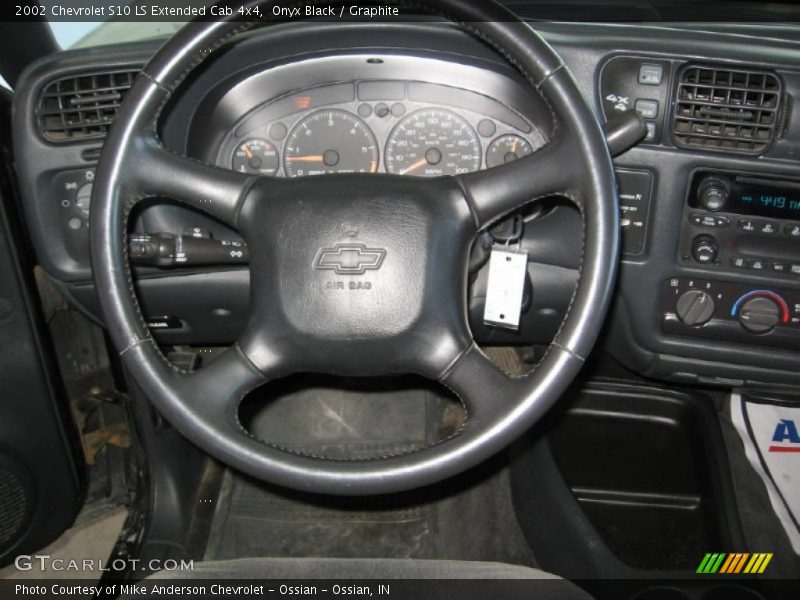 Onyx Black / Graphite 2002 Chevrolet S10 LS Extended Cab 4x4