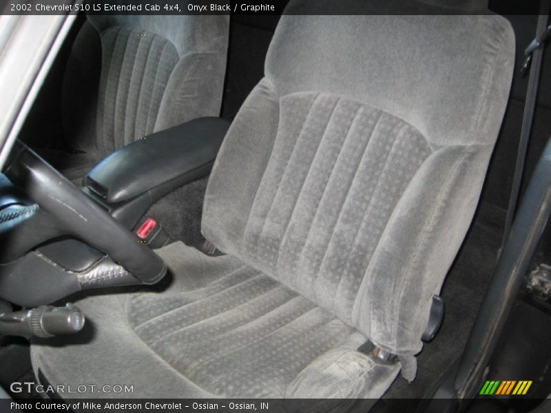 Onyx Black / Graphite 2002 Chevrolet S10 LS Extended Cab 4x4