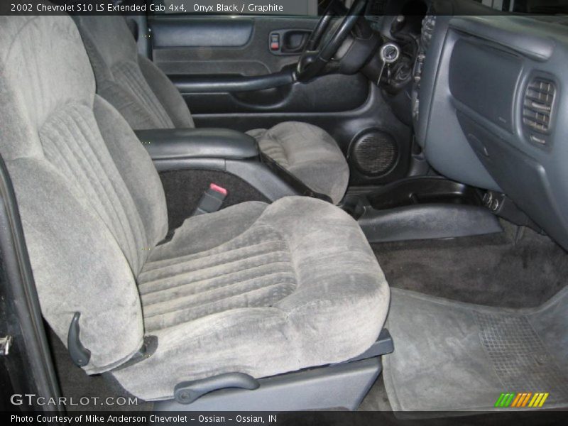 Onyx Black / Graphite 2002 Chevrolet S10 LS Extended Cab 4x4