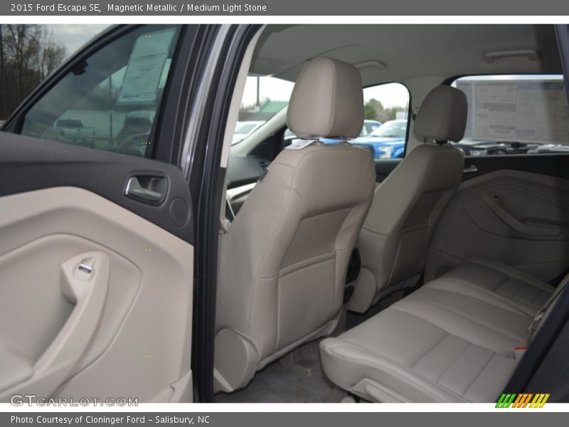 Magnetic Metallic / Medium Light Stone 2015 Ford Escape SE