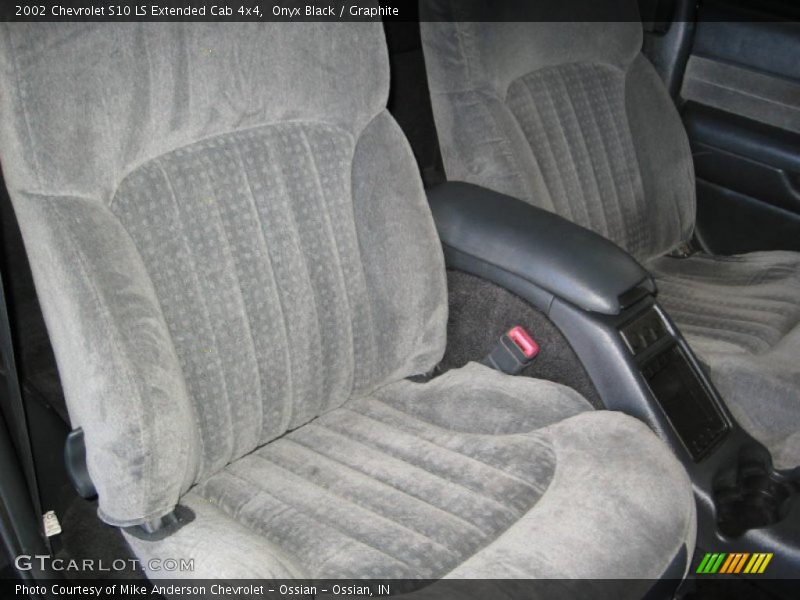 Onyx Black / Graphite 2002 Chevrolet S10 LS Extended Cab 4x4