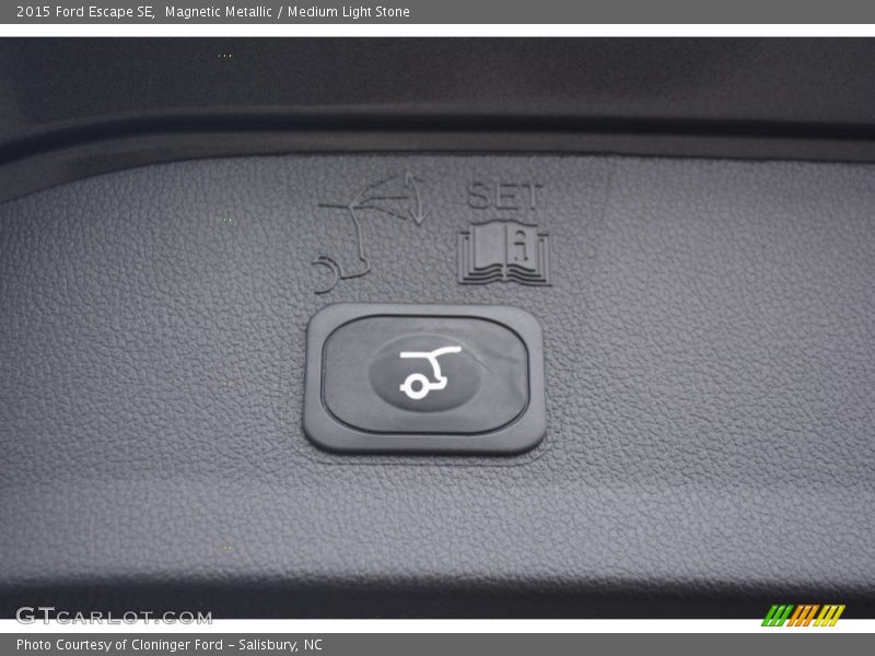 Magnetic Metallic / Medium Light Stone 2015 Ford Escape SE