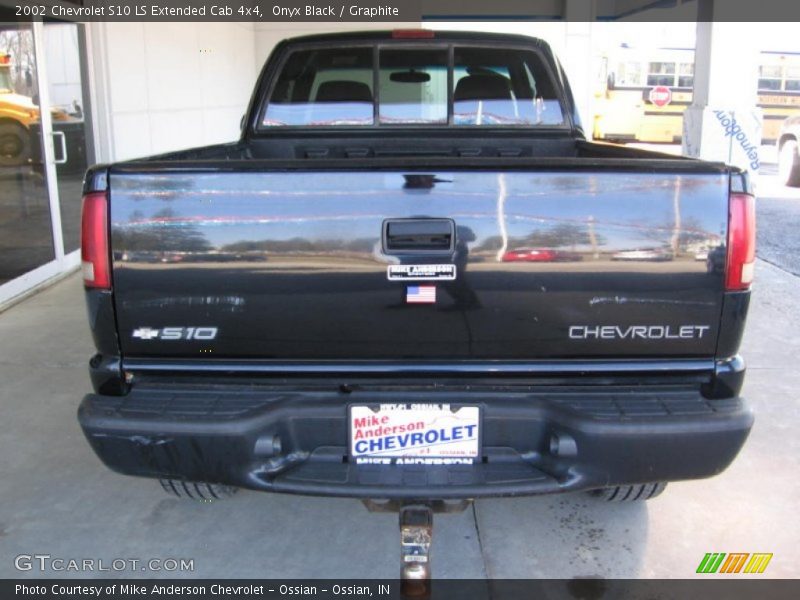 Onyx Black / Graphite 2002 Chevrolet S10 LS Extended Cab 4x4