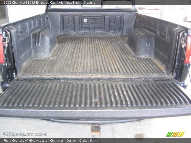 Onyx Black / Graphite 2002 Chevrolet S10 LS Extended Cab 4x4