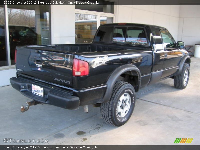Onyx Black / Graphite 2002 Chevrolet S10 LS Extended Cab 4x4