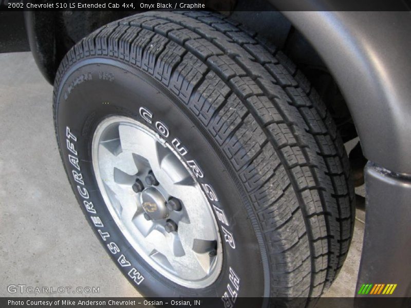 Onyx Black / Graphite 2002 Chevrolet S10 LS Extended Cab 4x4