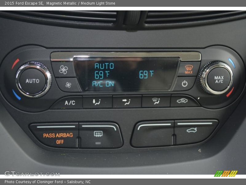 Magnetic Metallic / Medium Light Stone 2015 Ford Escape SE
