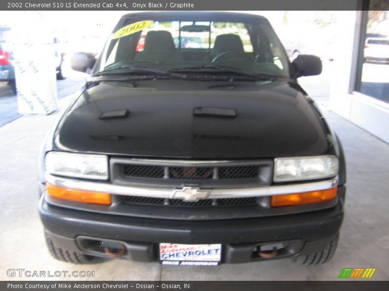 Onyx Black / Graphite 2002 Chevrolet S10 LS Extended Cab 4x4