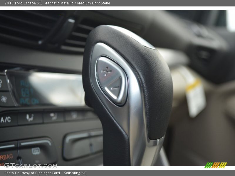 Magnetic Metallic / Medium Light Stone 2015 Ford Escape SE