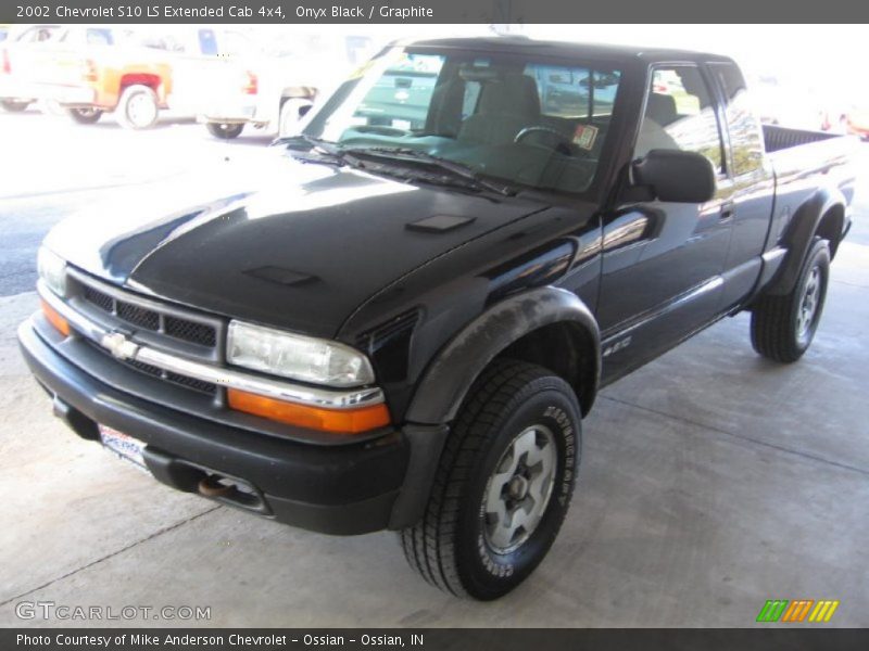 Onyx Black / Graphite 2002 Chevrolet S10 LS Extended Cab 4x4