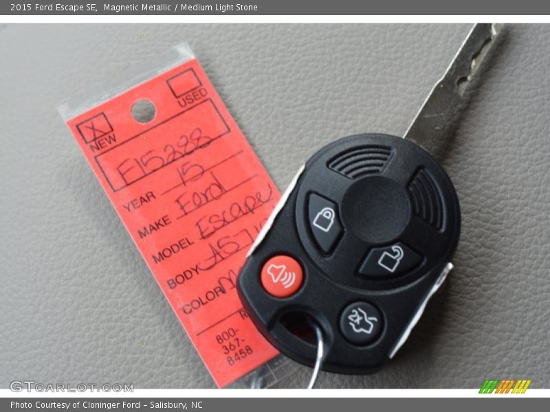 Magnetic Metallic / Medium Light Stone 2015 Ford Escape SE