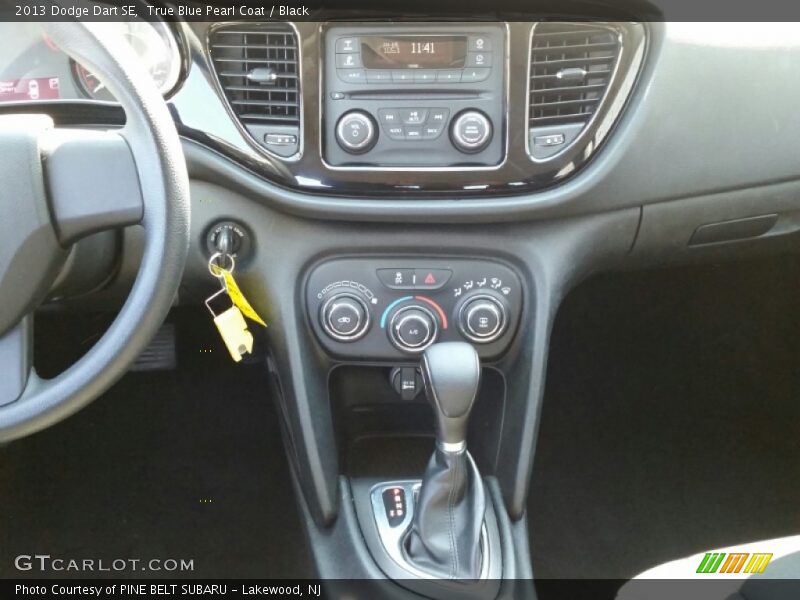 True Blue Pearl Coat / Black 2013 Dodge Dart SE