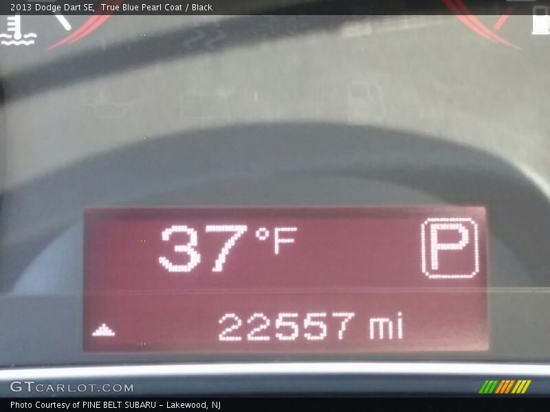 True Blue Pearl Coat / Black 2013 Dodge Dart SE