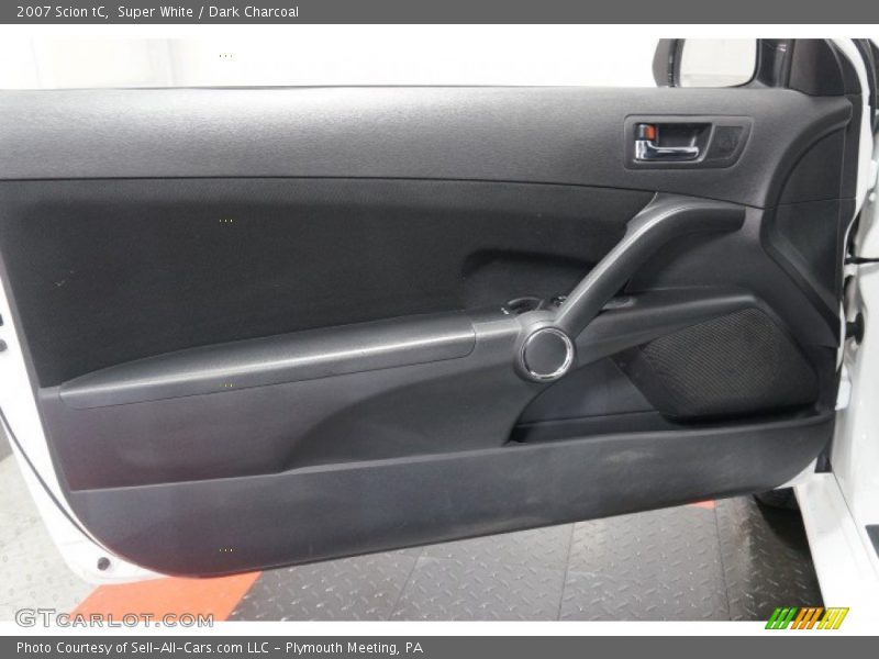 Super White / Dark Charcoal 2007 Scion tC
