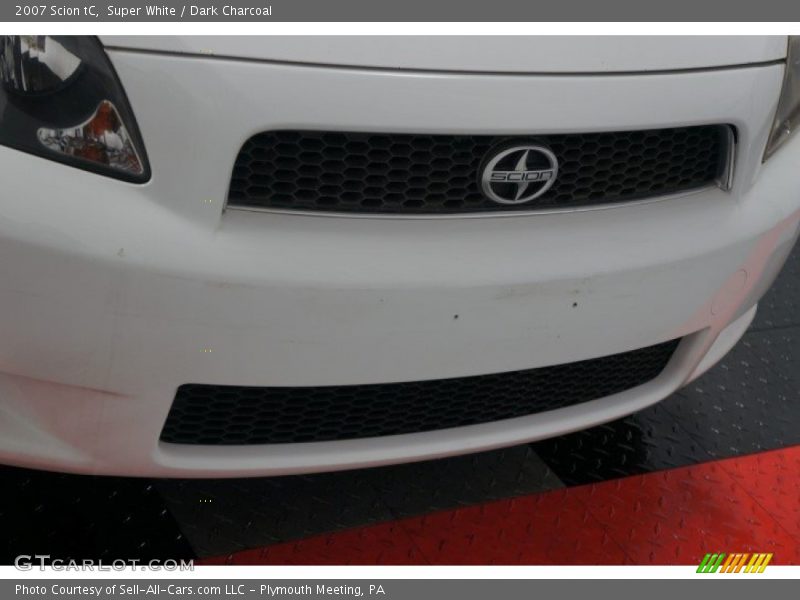 Super White / Dark Charcoal 2007 Scion tC