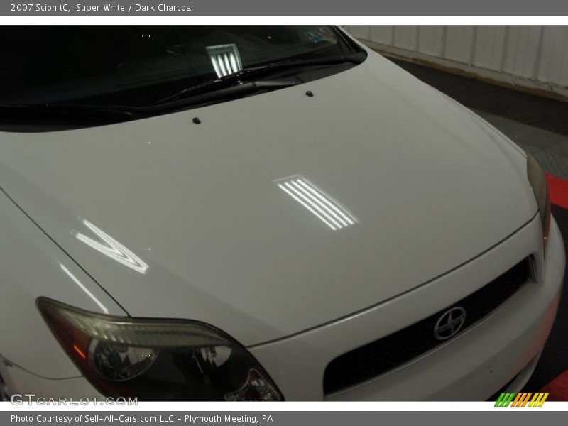 Super White / Dark Charcoal 2007 Scion tC
